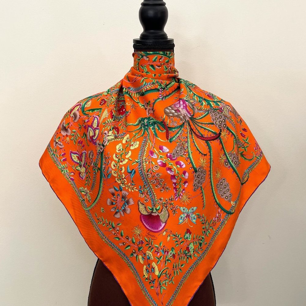 Display #1 New Gucci Scarf Floral Multicolor Flora Silk Wrap - Picture 3 of 15